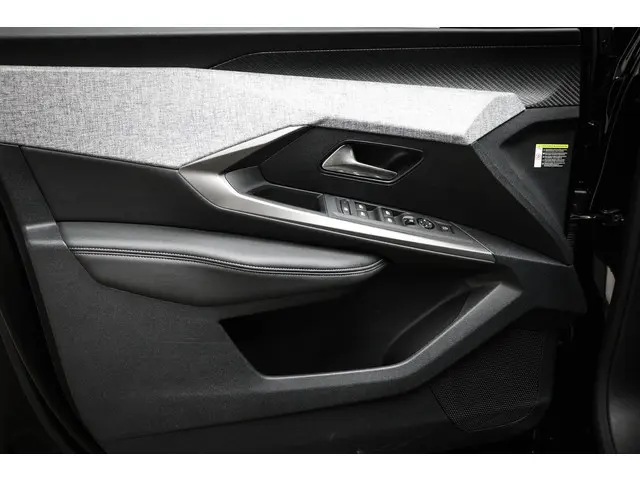Peugeot e-3008