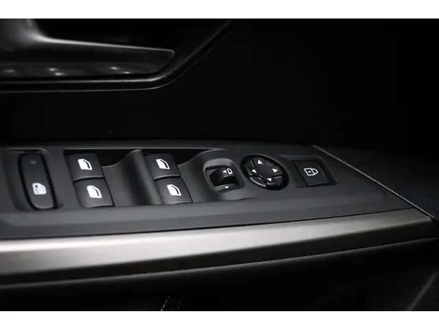 Peugeot e-3008