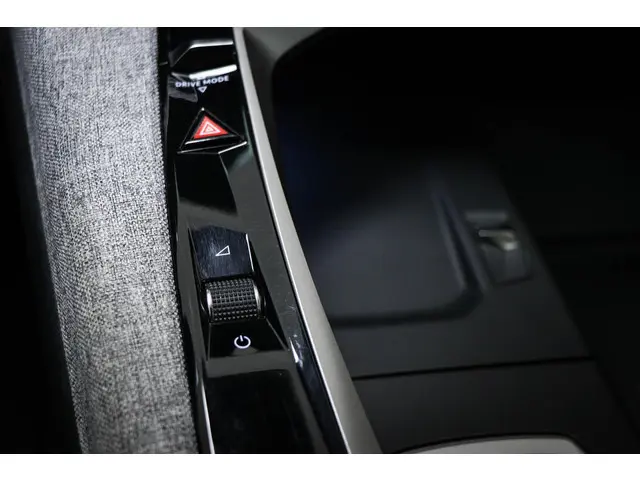 Peugeot e-3008