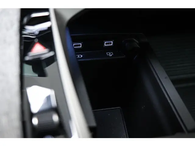 Peugeot e-3008