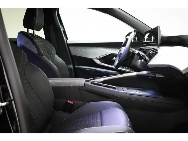 Peugeot e-3008