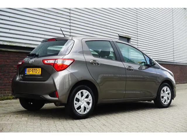 Toyota Yaris 1.0 VVT-i Comfort/2e Eigenaar/All-season/NL Auto!