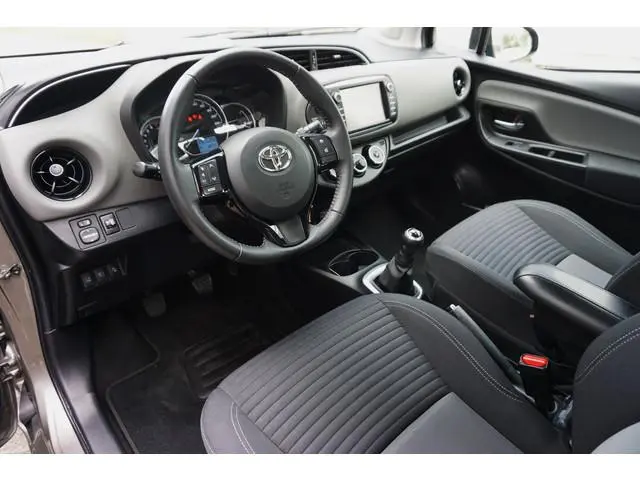 Toyota Yaris 1.0 VVT-i Comfort/2e Eigenaar/All-season/NL Auto!