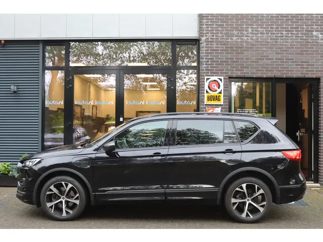 SEAT Tarraco 1.4 TSI 180kW e-Hybrid FR LED/Camera/Keyless/Winterpakket/Dode-hoek/19"