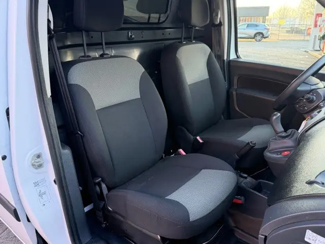 Renault Kangoo 1.5 dCi 75 Energy Comfort AIRCO I NAVI I TREKHAAK I APPLE CARPLAY I 1e EIGENAAR I COM...