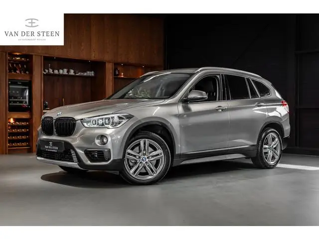 BMW X1 sDrive20i High Executive | Stoelverwarming | Leder
