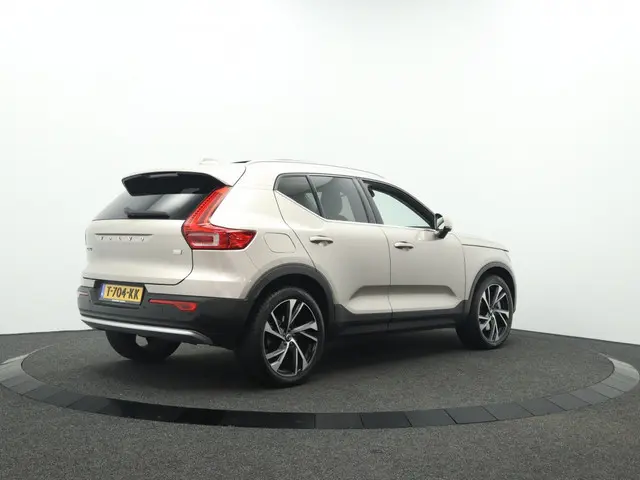 Volvo XC40 1.5 T5 PHEV Ultimate Bright 262PK | Panodak | Navi | Leder | Cam