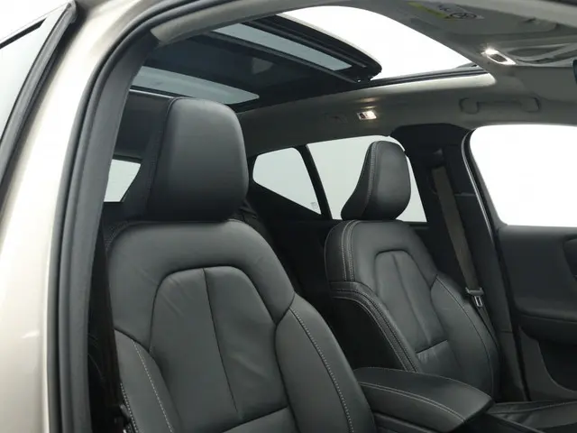 Volvo XC40 1.5 T5 PHEV Ultimate Bright 262PK | Panodak | Navi | Leder | Cam