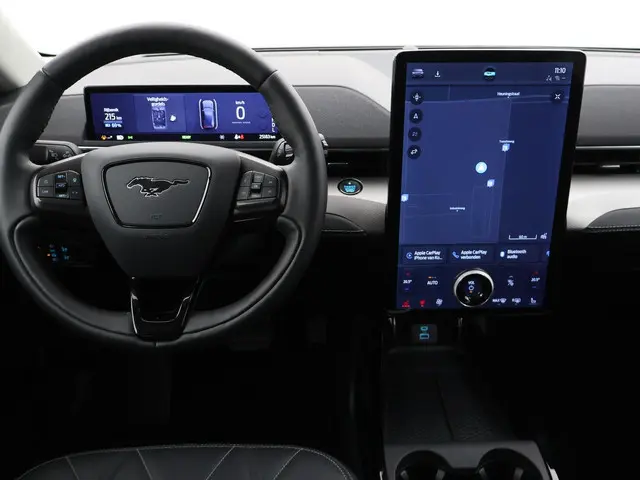 Ford Mustang Mach-E 75kWh LUCID RED + STUURVERW. / ADAPTIVE CRUISE / CARPLAY