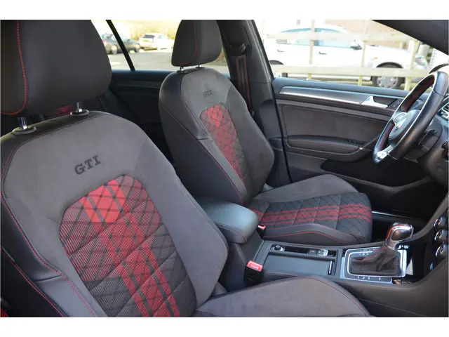 Volkswagen Golf 2.0 TSI GTI TCR Panoramadak, Adaptive Cruise Control e.d.