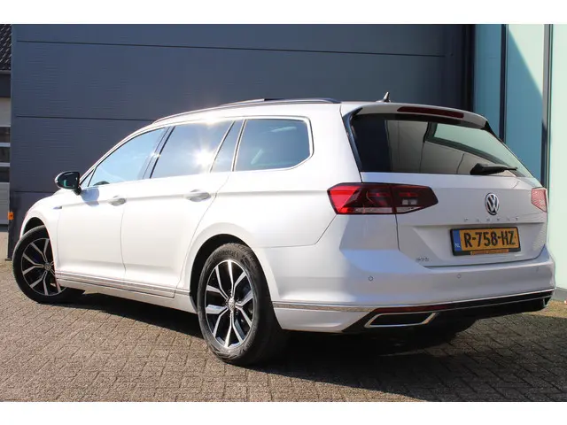 Volkswagen Passat Variant 1.4 218pk TSI PHEV GTE Business | Panoramadak | Adaptieve cruise | Stoelve...