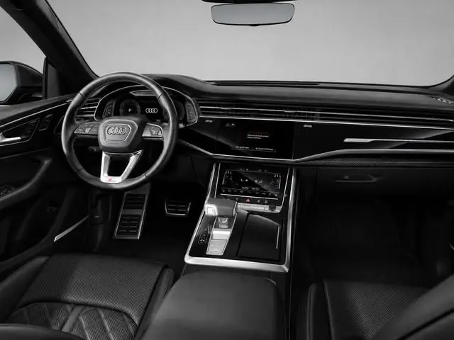 Audi Q8 60 TFSI e quattro Competition Plus 490 PK · Glazen panoramadak · B&O Premium 3D · Decoratiel...