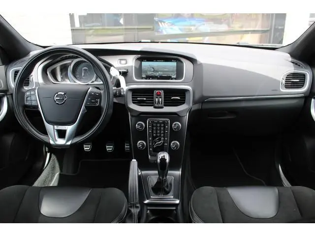 Volvo V40 2.0 T2 R-Design / Stoelverwarming / Standkachel / N.A.P.