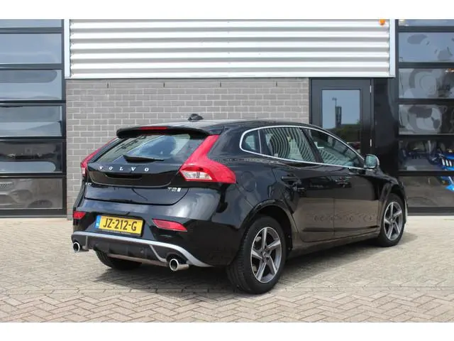 Volvo V40 2.0 T2 R-Design / Stoelverwarming / Standkachel / N.A.P.