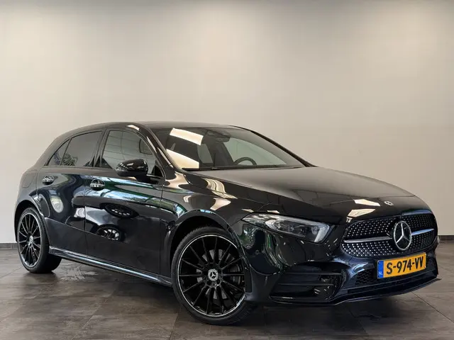 Mercedes-Benz A-klasse 250 e AMG Line ACC PDC 360' camera Panoramadak Head-Up 24 maanden garantie mogelijk (*vraag naar de voorwaarden)
