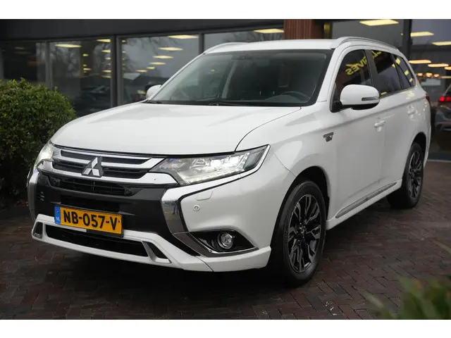 Mitsubishi Outlander 2.0 PHEV Premium Leer camera stoelverwarming