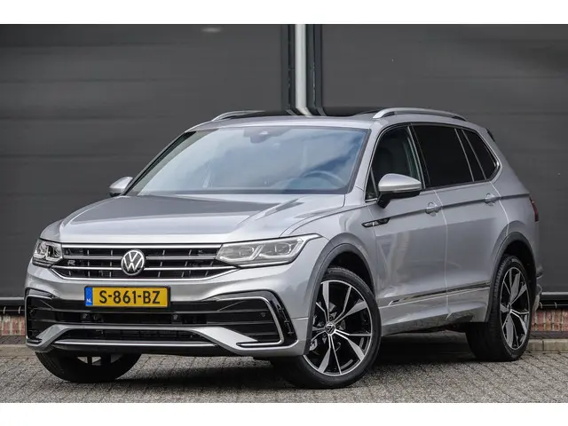 Volkswagen Tiguan Allspace 1.5Tsi 150Pk Aut. I R-Line | 7-Persoons | Virtual Cockpit | Head-Up display | Achteruitrijcamera | Panoramadak | 20''