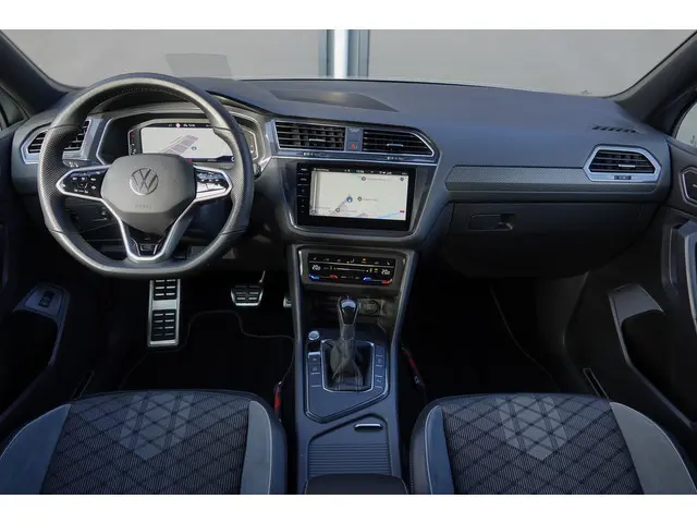 Volkswagen Tiguan Allspace 1.5Tsi 150Pk Aut. I R-Line | 7-Persoons | Virtual Cockpit | Head-Up display | Achteruitrijcamera | Panoramadak | 20''