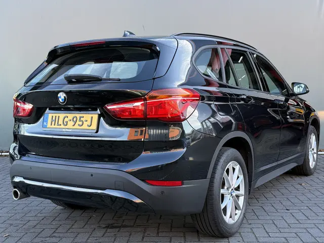 BMW X1 BWJ 2020 sDrive18i 136 PK High Executive Edition AUTOMAAT | LEDER | STOELVERW. | NAVI | CLIMA...