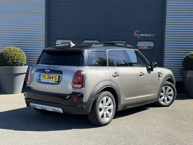 Mini Mini Countryman 1.5 Cooper S E ALL4 Chili | Panoramadak | Camera | Head-Up Display | Harmon Kar...