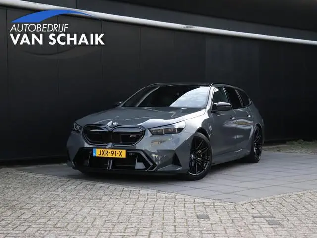 BMW 5-serie Touring M5 | KERAMISCH | LEDER | MEMORY | PANO | B&W | 360° CAMERA | TREKHAAK | HEAD-UP...
