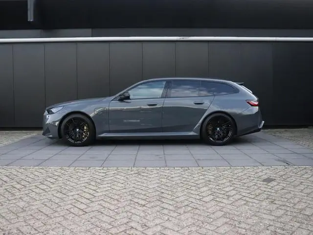 BMW 5-serie Touring M5 | KERAMISCH | LEDER | MEMORY | PANO | B&W | 360° CAMERA | TREKHAAK | HEAD-UP...