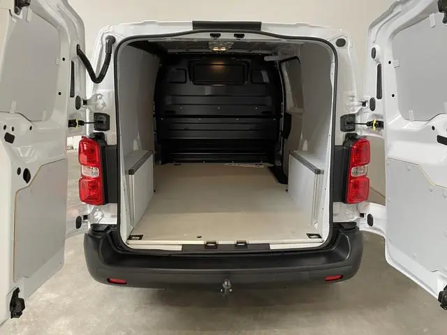 Opel Vivaro 145pk Automaat L2H1 Sport Edition Navigatie Trekhaak Cruise control Airco 3-zits Euro6