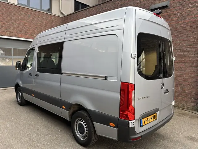 Mercedes-Benz Sprinter 317 L2H2 Dubbelcabine 5P 3.5t Trekhaak
