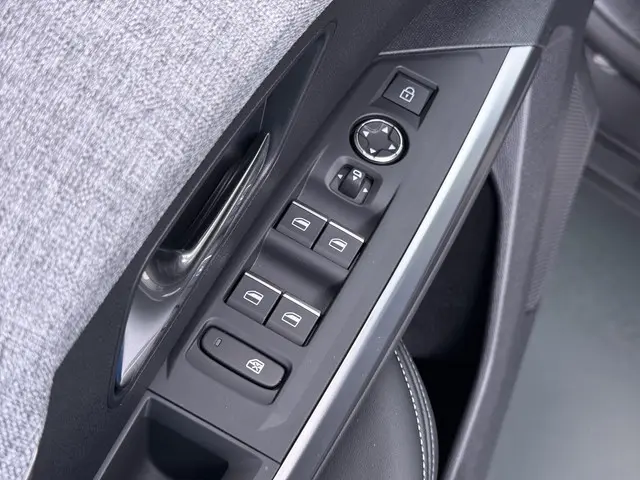 Peugeot e-3008