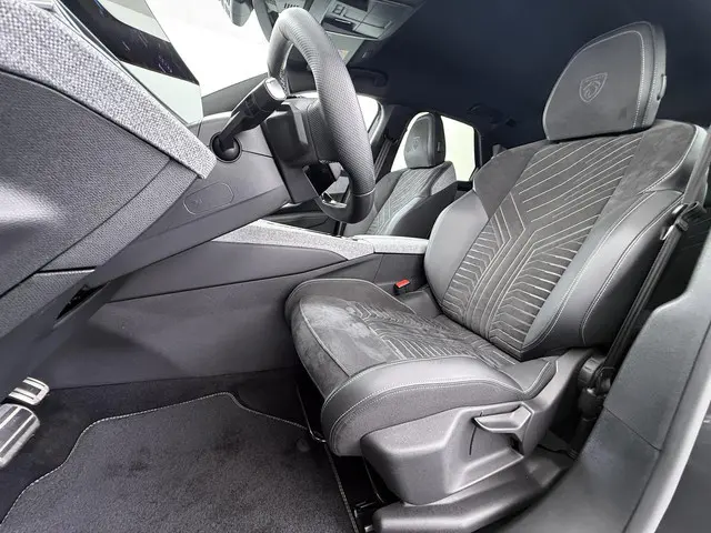 Peugeot e-3008