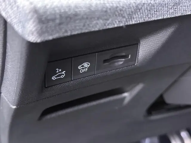 Peugeot e-3008
