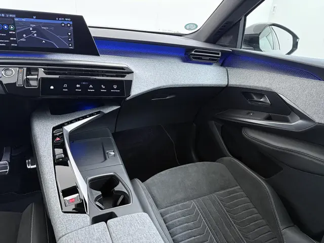 Peugeot e-3008