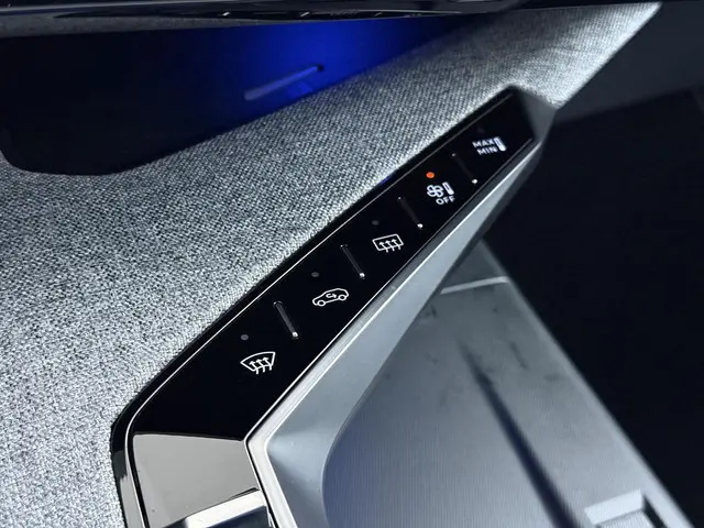 Peugeot e-3008