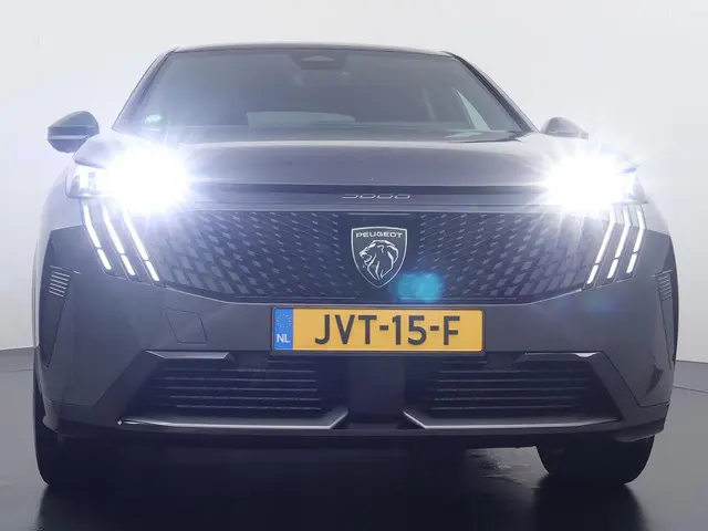 Peugeot e-3008