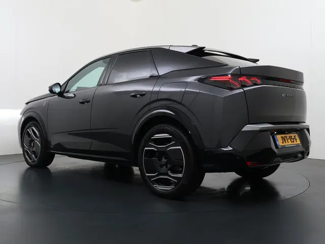 Peugeot e-3008