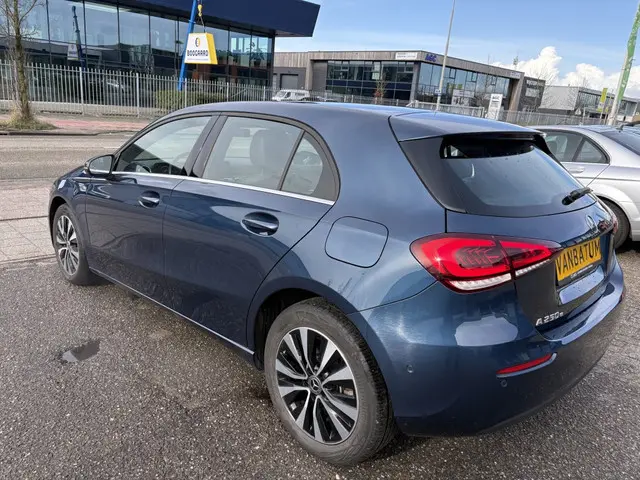 Mercedes-benz A-klasse 250 e Premium