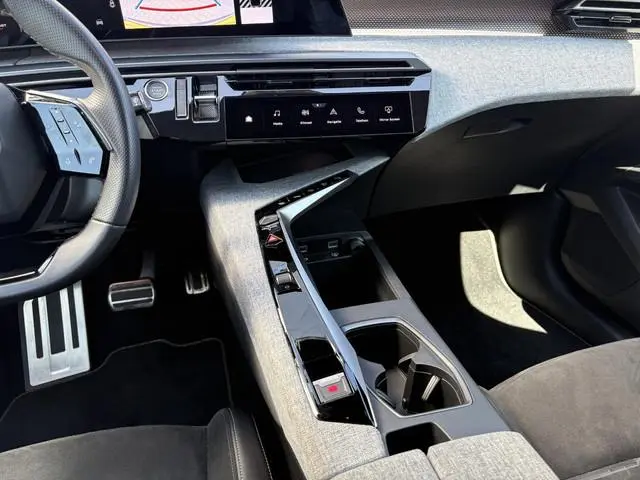 Peugeot e-3008