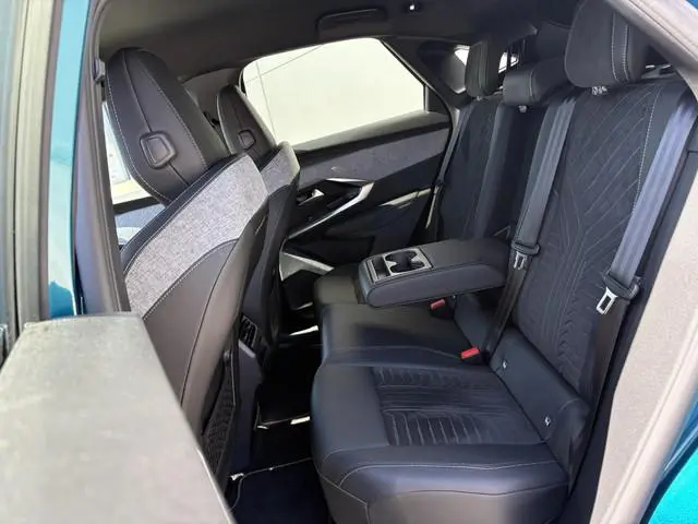 Peugeot e-3008