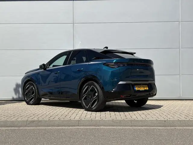 Peugeot e-3008