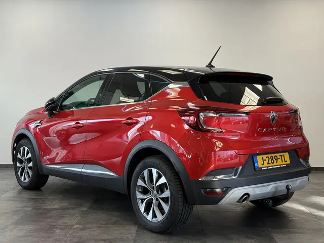 Renault Captur 1.3 TCe 130 Intens Navi PDC Camera Climate 17'' ! 2e Paasdag geopend van 12.00 tot 17...