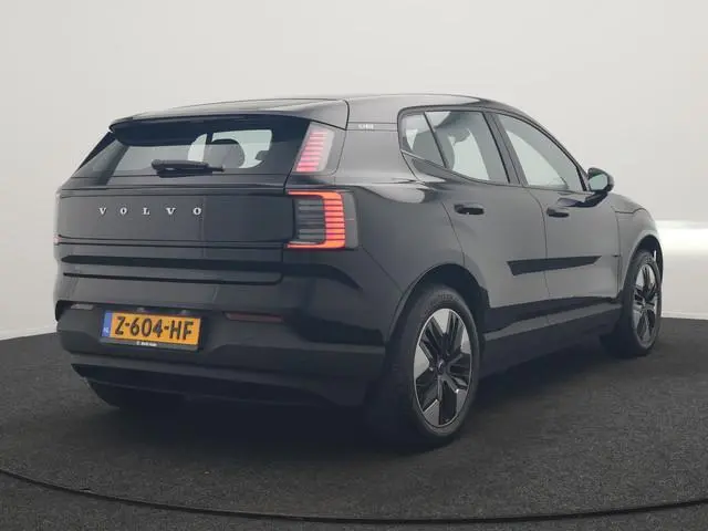 Volvo EX30 Single Motor Core 51 kWh | Adaptive Cruise | Camera | Stoelen & Stuur Verwarmd | Blis | A...