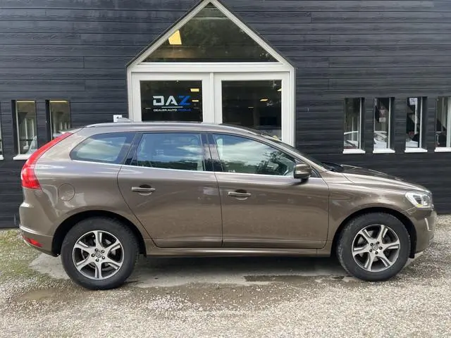 Volvo XC60 2.0 T5 FWD Momentum Aut/Ecc/Leer/Navi/Trekhaak