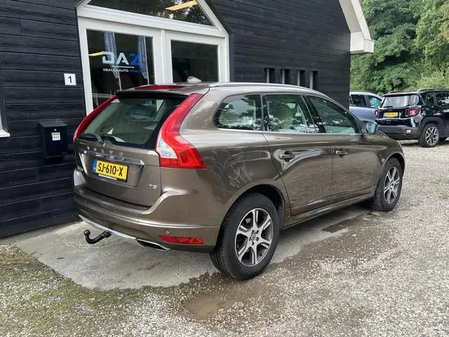 Volvo XC60 2.0 T5 FWD Momentum Aut/Ecc/Leer/Navi/Trekhaak