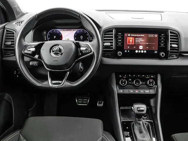 Skoda Karoq 1.5 TSI 150PK DSG ACT Sportline · Navigatie · Camera · Parkeersensoren · Keyless · Stoel-& stuurverwarming · Garantie t/m 27-02-2027 of 60.000km