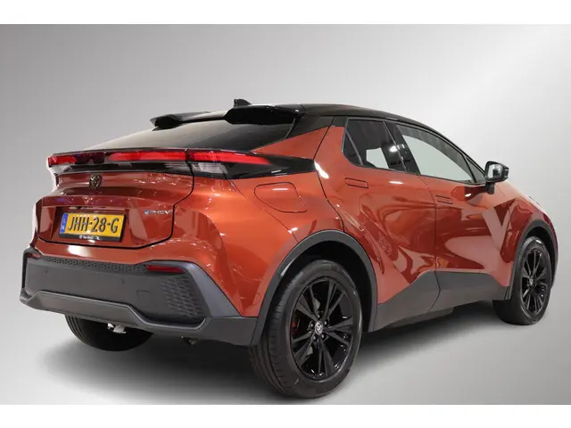 Toyota C-HR 2.0 Plug-in Hybrid 220 Dynamic, Zwarte 18" inch velgen & Logo's, Oranje Accenten en Remk...