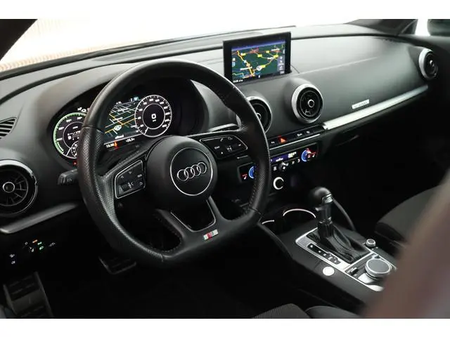 Audi A3 Sportback 1.4 e-tron 204pk S-Line Virtual Cockpit Stoelverwarming Keyless Navigatie LED