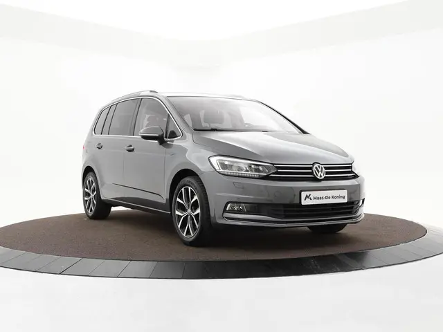 Volkswagen Touran 1.4 TSI 150pk DSG Highline 7p · Camera · Wegklapbare Trekhaak · Apple/Android Car...
