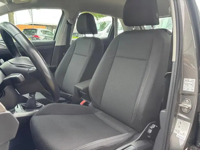 Volkswagen Polo 1.0 TSI Highline Business | Apple Carplay | Stoelverwarming | Parkeersensoren | Crui...