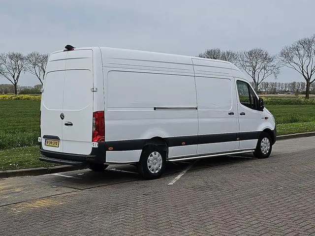 MERCEDES-BENZ ESPRINTER 320 300km wltp 81kwh