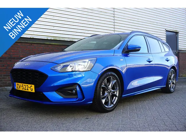 Ford Focus Wagon 1.0 EcoB. ST-Line | WINTERPACK| CAMERA| ALLSEASON!